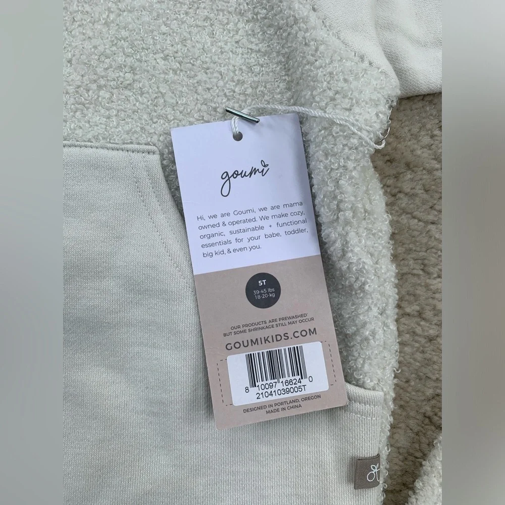 Goumi NWT Size 5T Sherpa Sweatsuit in Alabaster
